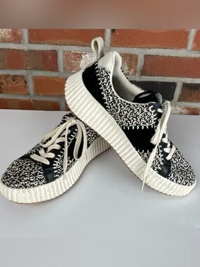 DOLCE VITA  Black & White PLATFORM SNEAKERS
